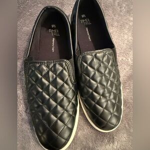 Time and Tru Quilted Black women's slip ons!